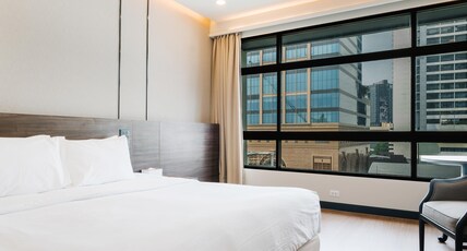 Pinnacle Lumpini Park Hotel Room Type - Executive King Room