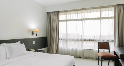 Pinnacle Lumpini Park Hotel Room Type - Deluxe Room - (King)