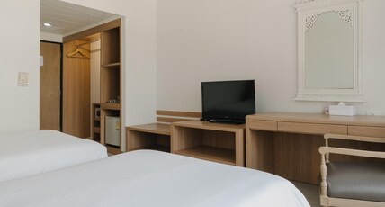 Pinnacle Lumpini Park Hotel Room Type - Deluxe Plus - (Twin)