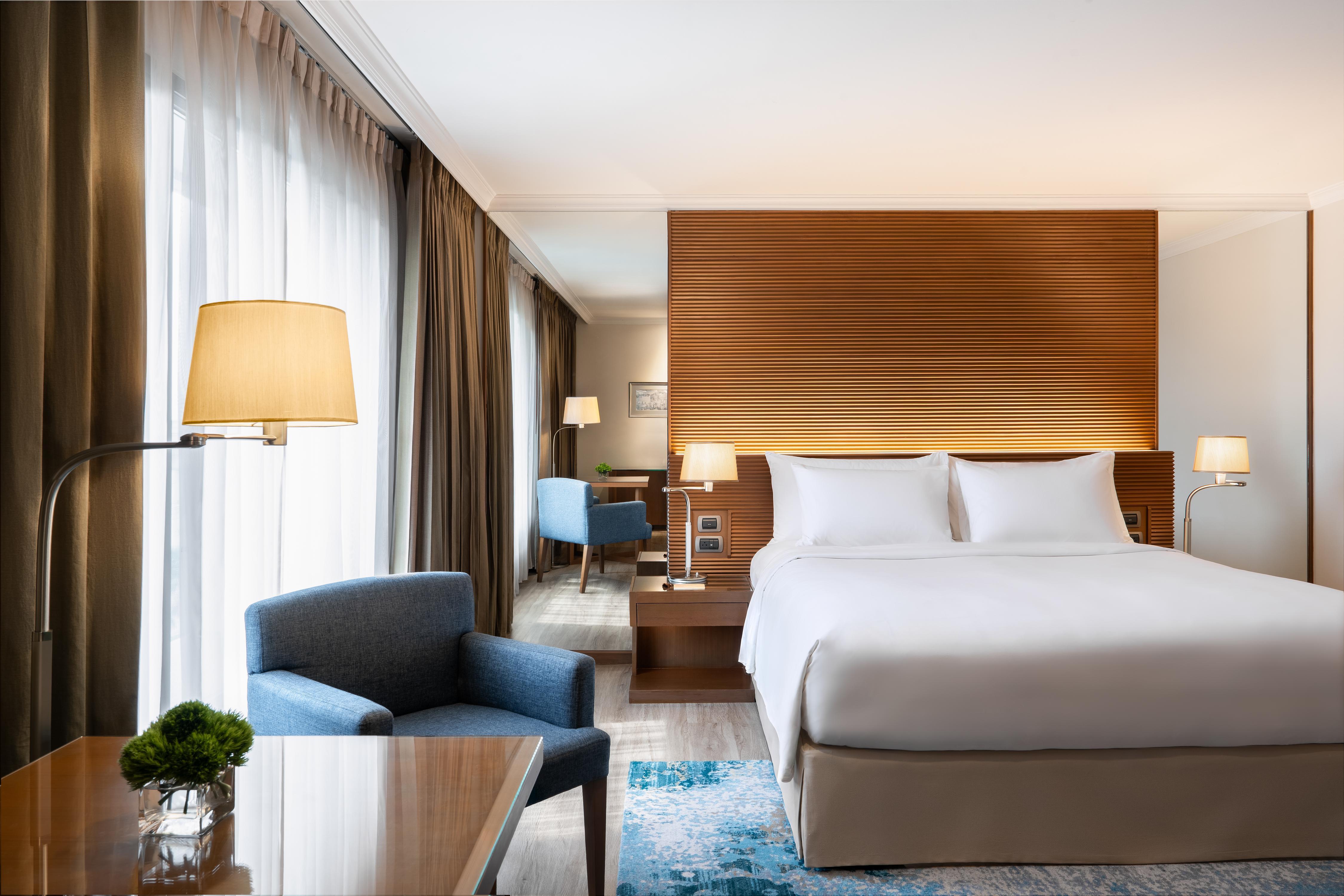 Dusit Princess Srinakarin Bangkok - Tap to explore photos