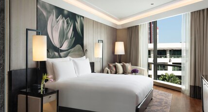 Siam Kempinski Hotel Bangkok Room Type - Deluxe Suite