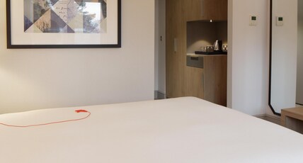 Hilton Cobham Room Type - DOUBLE BED ACCESSIBLE ROOM
