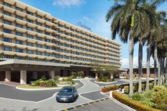 Cinnamon Lakeside Colombo Hotel