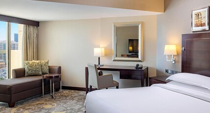 Sheraton Dubai Creek Hotel & Towers Room Type - Deluxe Room, Guest room, 1 King, City view Sheraton Dubai Creek Hotel & Towers Room Type - Deluxe Room, Guest room, 1 King, City view