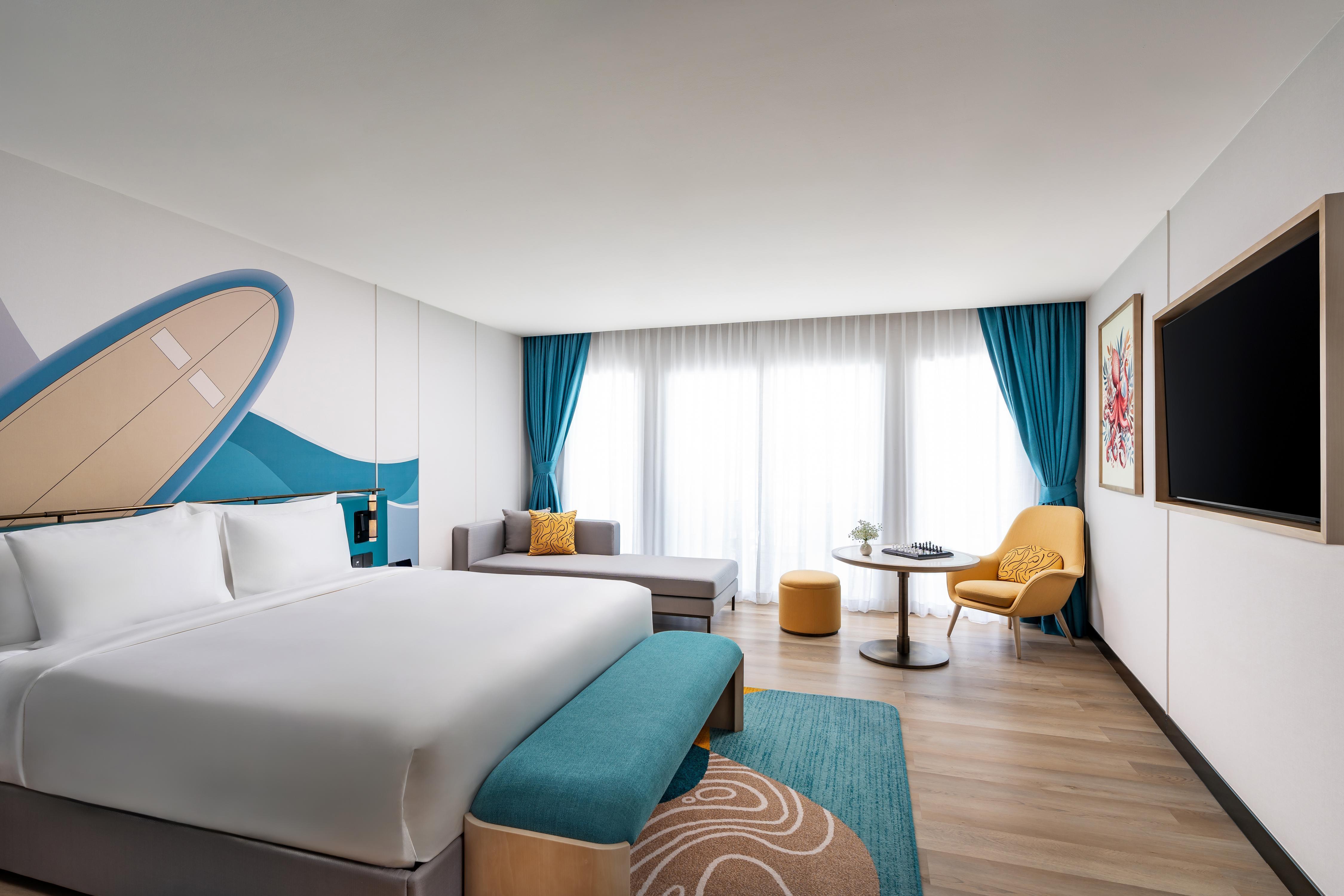 M Social Hotel Phuket Room Type - Social King (Afterglow)