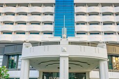 Sunlake Waterfront Resort and Convention