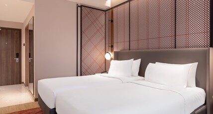 Grand Mercure Kuala Lumpur Bukit Bintang Room Type - Deluxe family room, 1 king bed and 2 single beds Grand Mercure Kuala Lumpur Bukit Bintang Room Type - Deluxe family room, 1 king bed and 2 single beds