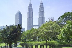 Traders Hotel - by Shangri La