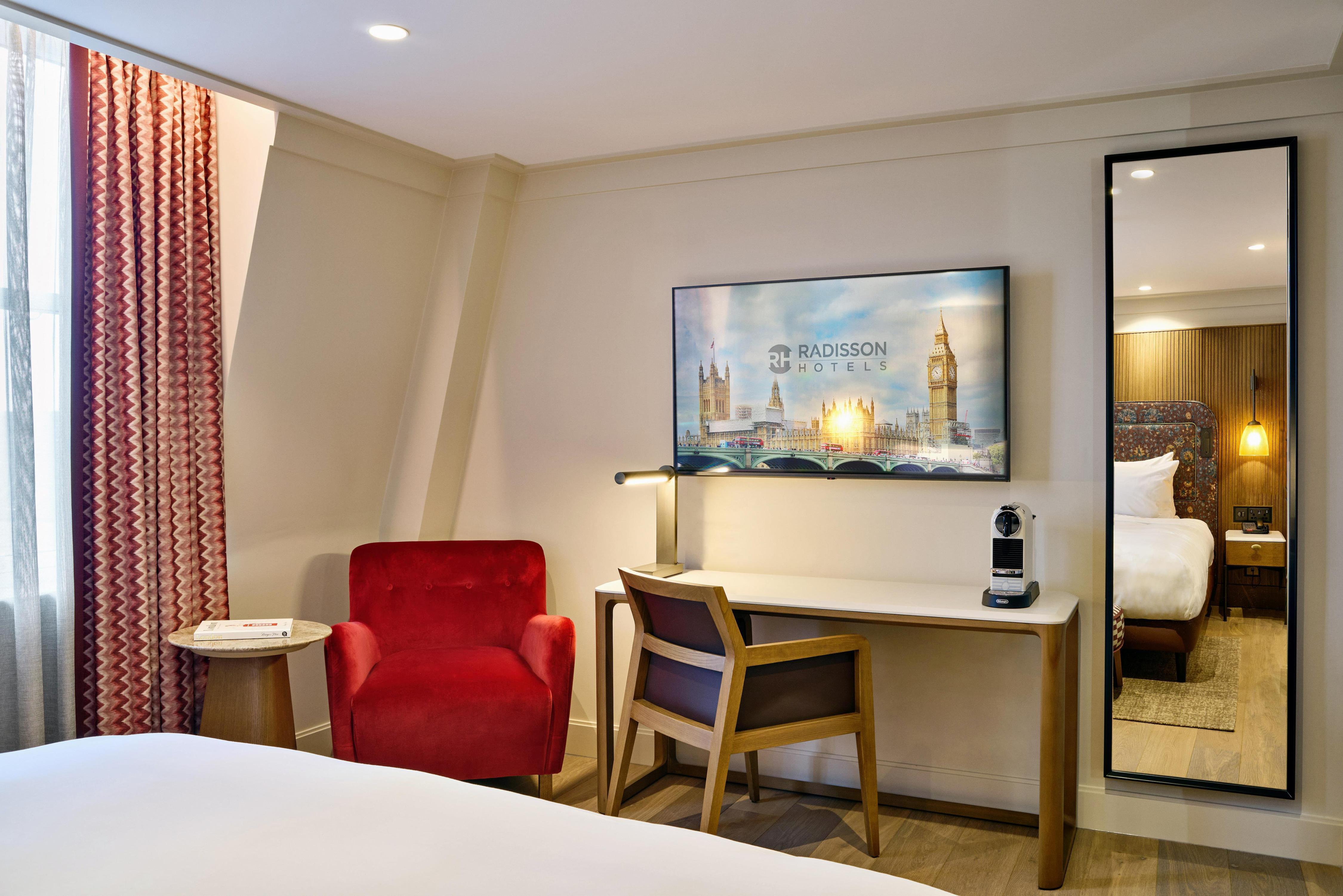 Radisson Blu Hotel, London Mercer Street - Tap to explore photos