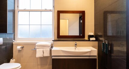 DoubleTree by Hilton London West End Room Type - TWIN ACCESSIBLE GUEST ROOM