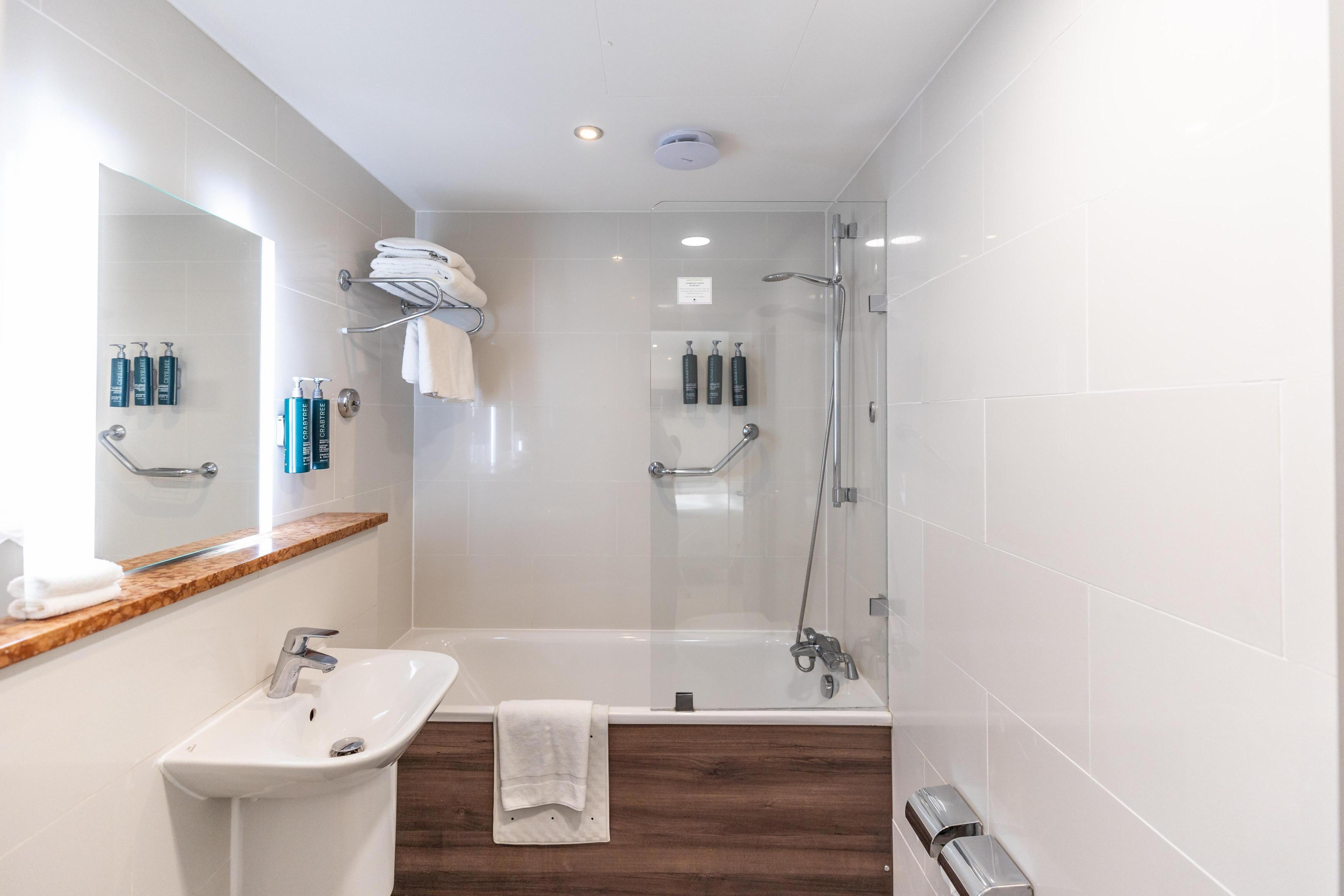 DoubleTree by Hilton London West End Room Type - TWIN BED GUEST ROOM