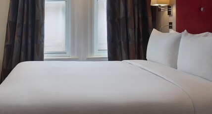 DoubleTree by Hilton London West End Room Type - DOUBLE BED GUEST ROOM