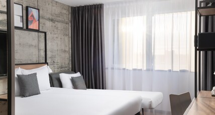 ibis London Earls Court Room Type - Newly refurbished Superior Family Room with 1 King bed and Sofa bed ibis London Earls Court Room Type - Newly refurbished Superior Family Room with 1 King bed and Sofa bed