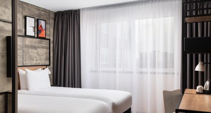 ibis London Earls Court Room Type - Newly refurbished Standard Room with 2 single beds ibis London Earls Court Room Type - Newly refurbished Standard Room with 2 single beds