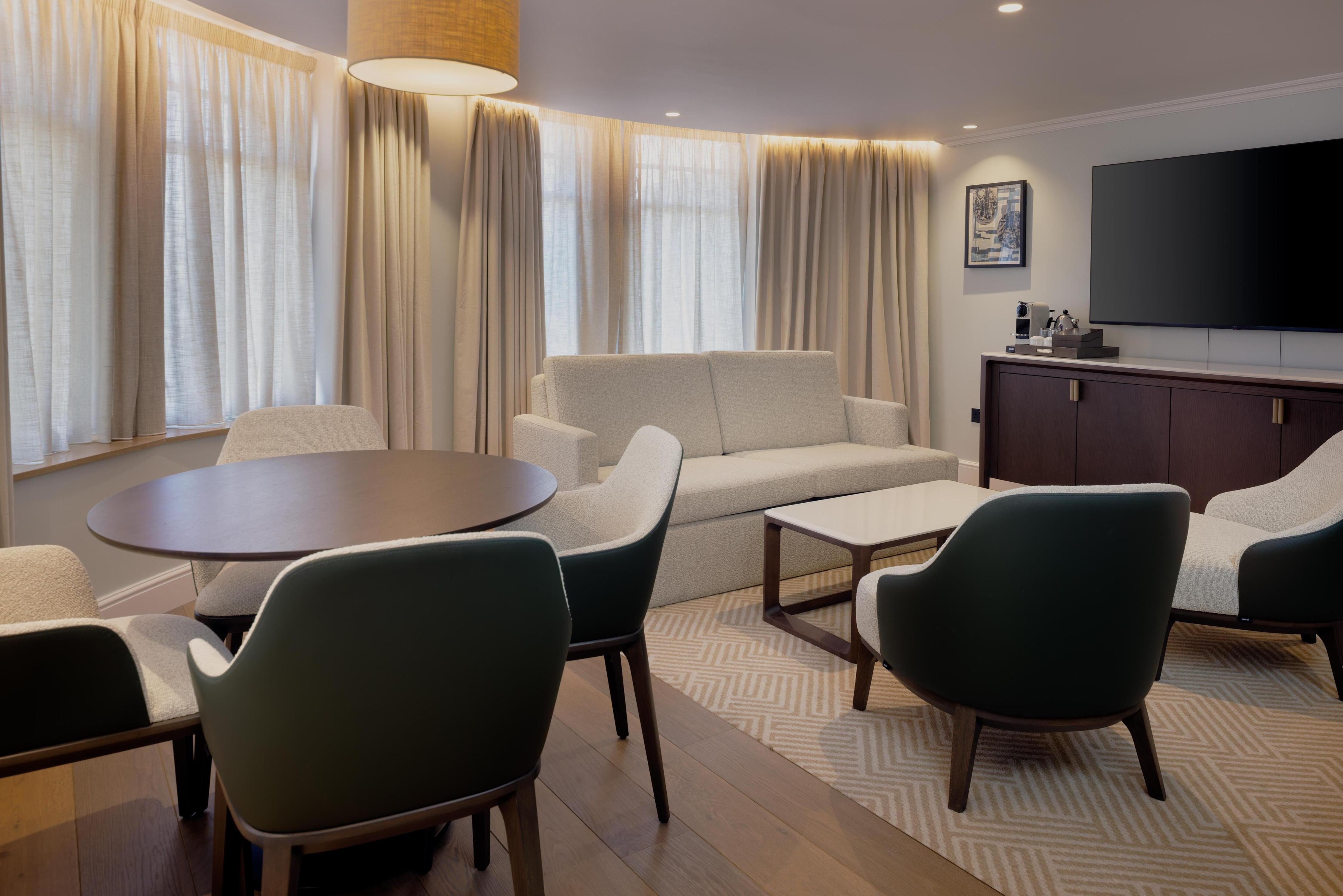 Radisson Blu Hotel, London Bloomsbury - Tap to explore photos