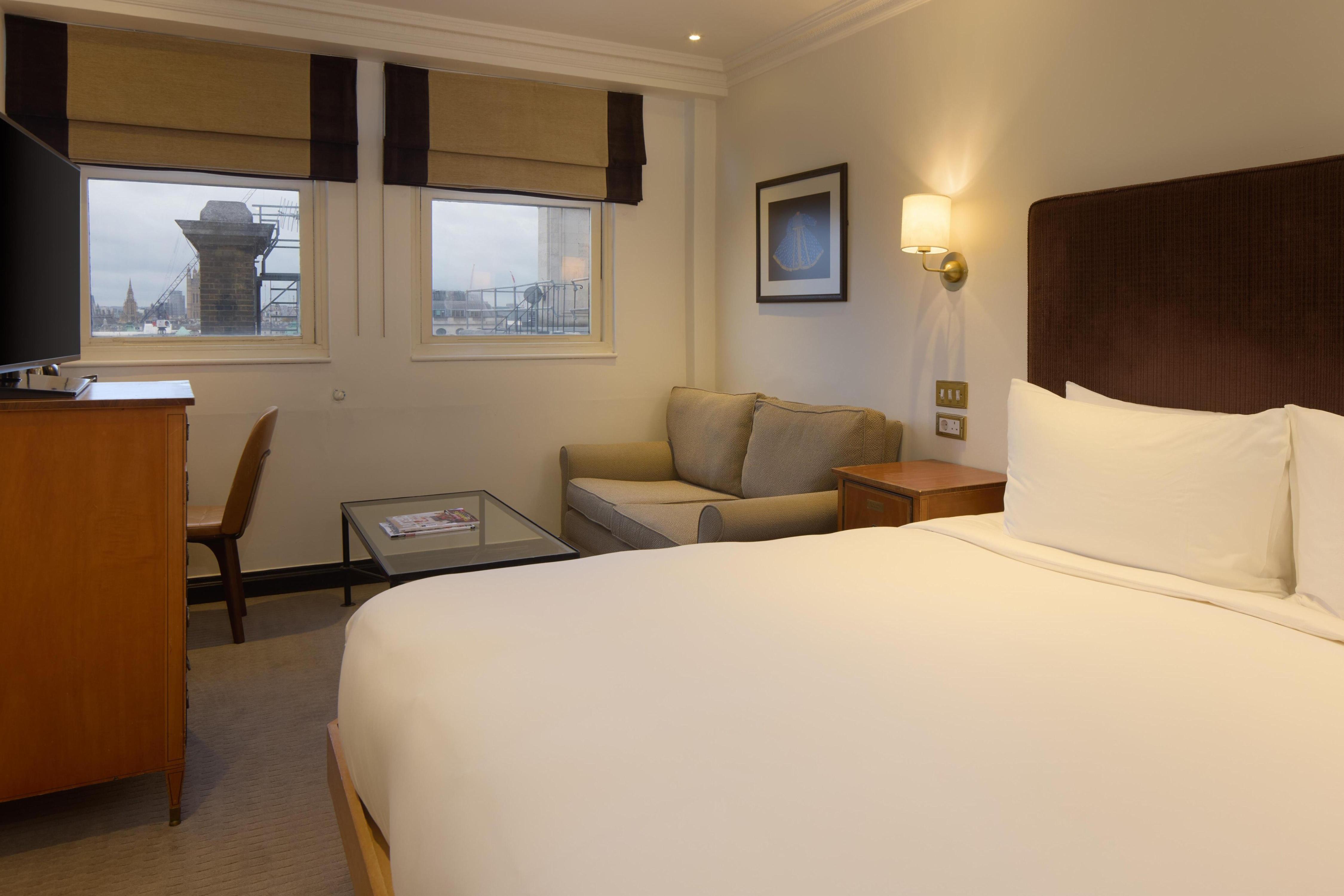 Radisson Blu Hotel, London Leicester Square - Tap to explore photos