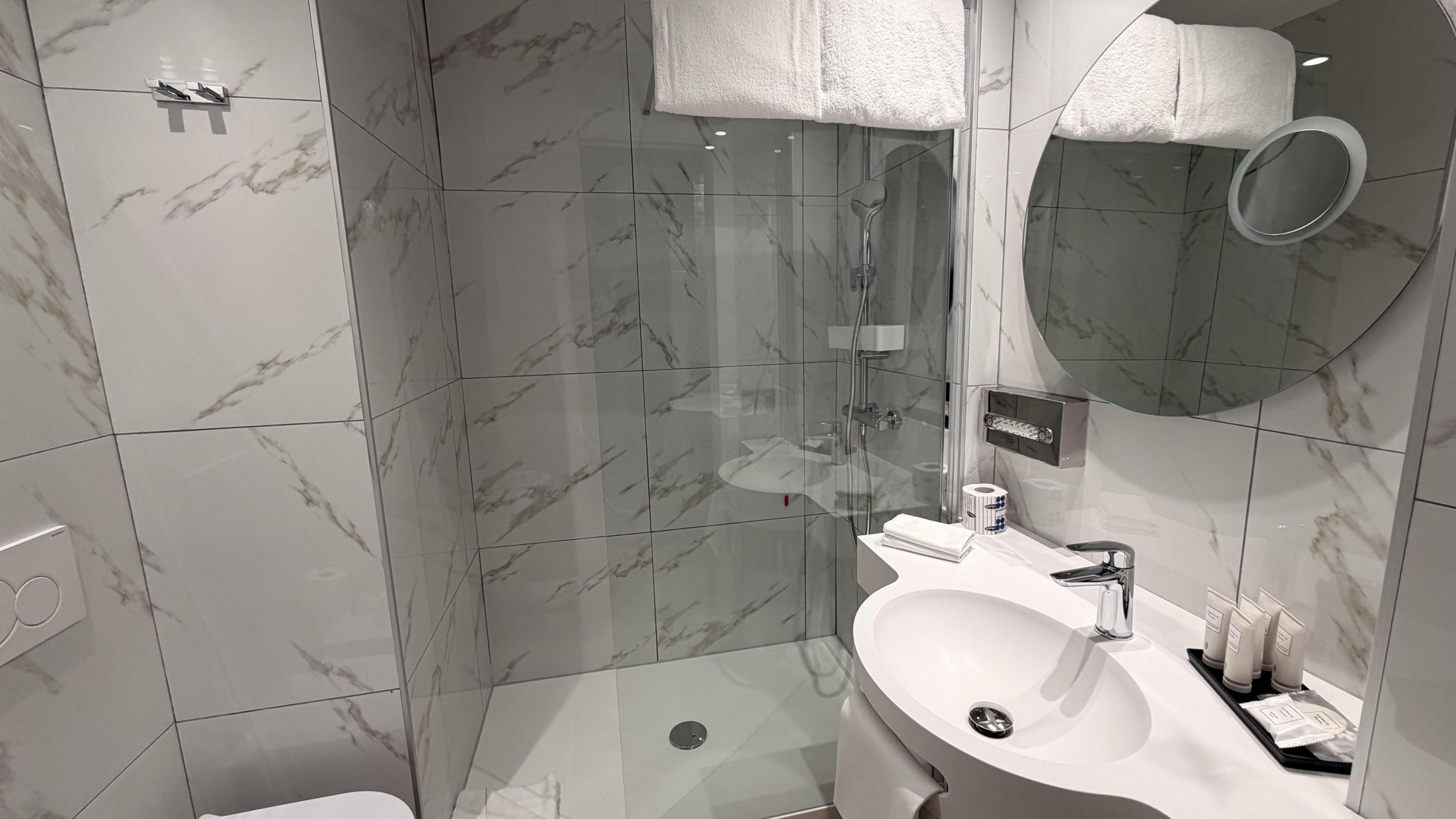 Hotel Astoria, Sure Hotel Collection by Best Western - Tap to explore photos