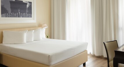 UNA Hotels Cusani Milano Room Type - Deluxe Double Room UNA Hotels Cusani Milano Room Type - Deluxe Double Room