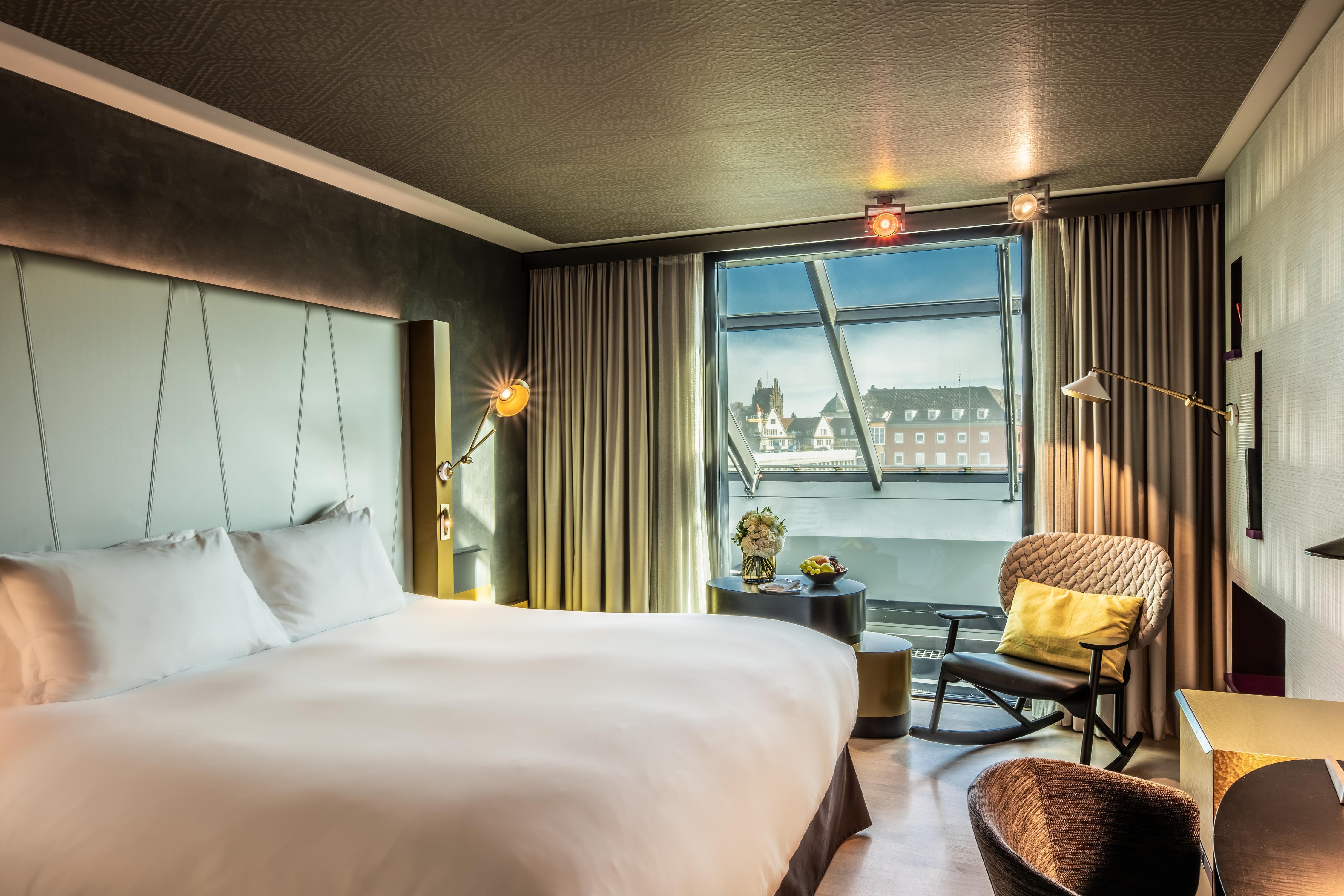 Sofitel Munich Bayerpost Room Type - Superior Room - 2 single or 1 king size bed - relaxation and literature