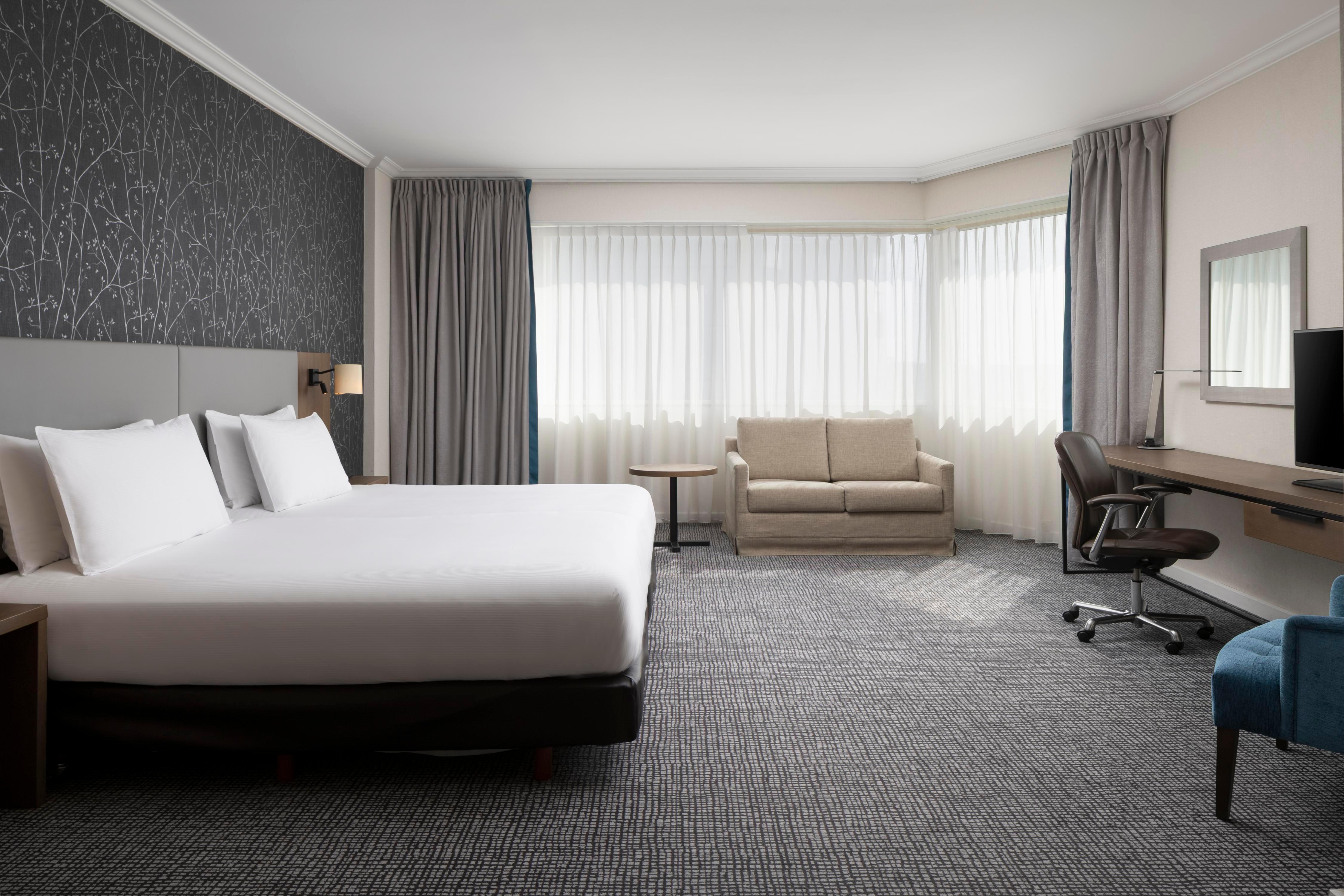 Hilton Paris Charles de Gaulle Airport - Tap to explore photos