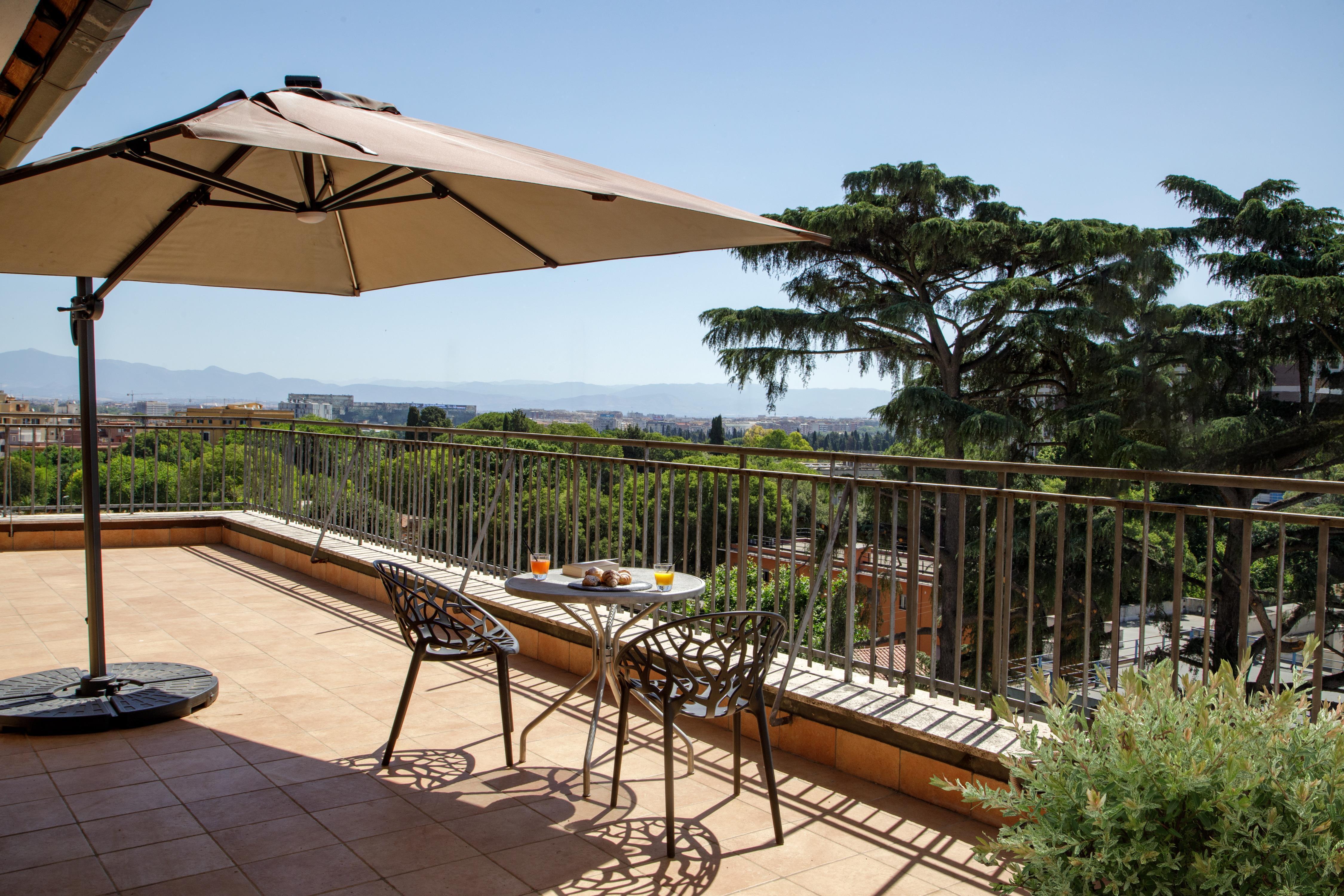Best Western Plus Globus Hotel - Tap to explore photos