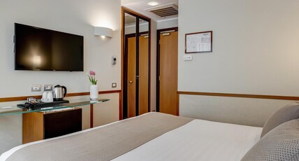 Best Western Hotel Piccadilly Room Type - 1 Queen And 1 Single, Comfort Room, Extra Bed