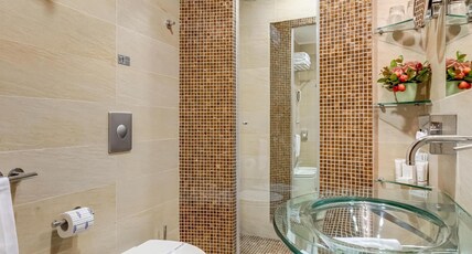 Best Western Hotel Piccadilly Room Type - 1 Queen Bed, Comfort Room, Extra Bed