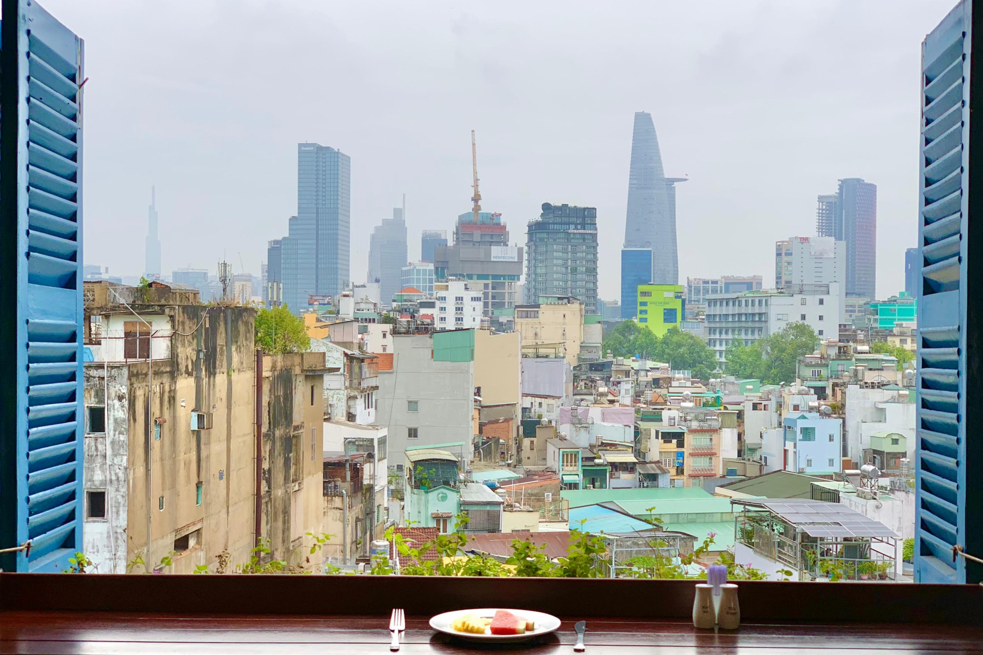 Duc Vuong Saigon Hotel - On Bui Vien Walking Street - Tap to explore photos
