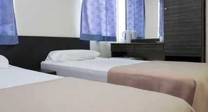 Amrise Hotel Room Type - Deluxe Twin With Window