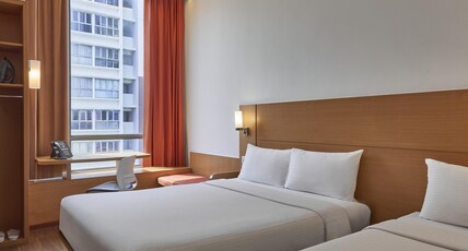 ibis Singapore Novena Room Type - Standard Family Room with 1 Queen Bed & 1 Single Bed ibis Singapore Novena Room Type - Standard Family Room with 1 Queen Bed & 1 Single Bed