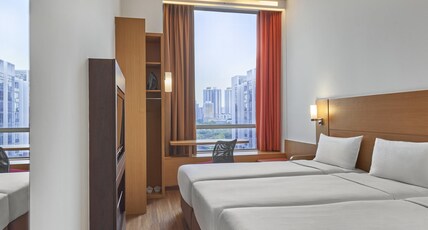 ibis Singapore Novena Room Type - Standard Room with 3 single beds