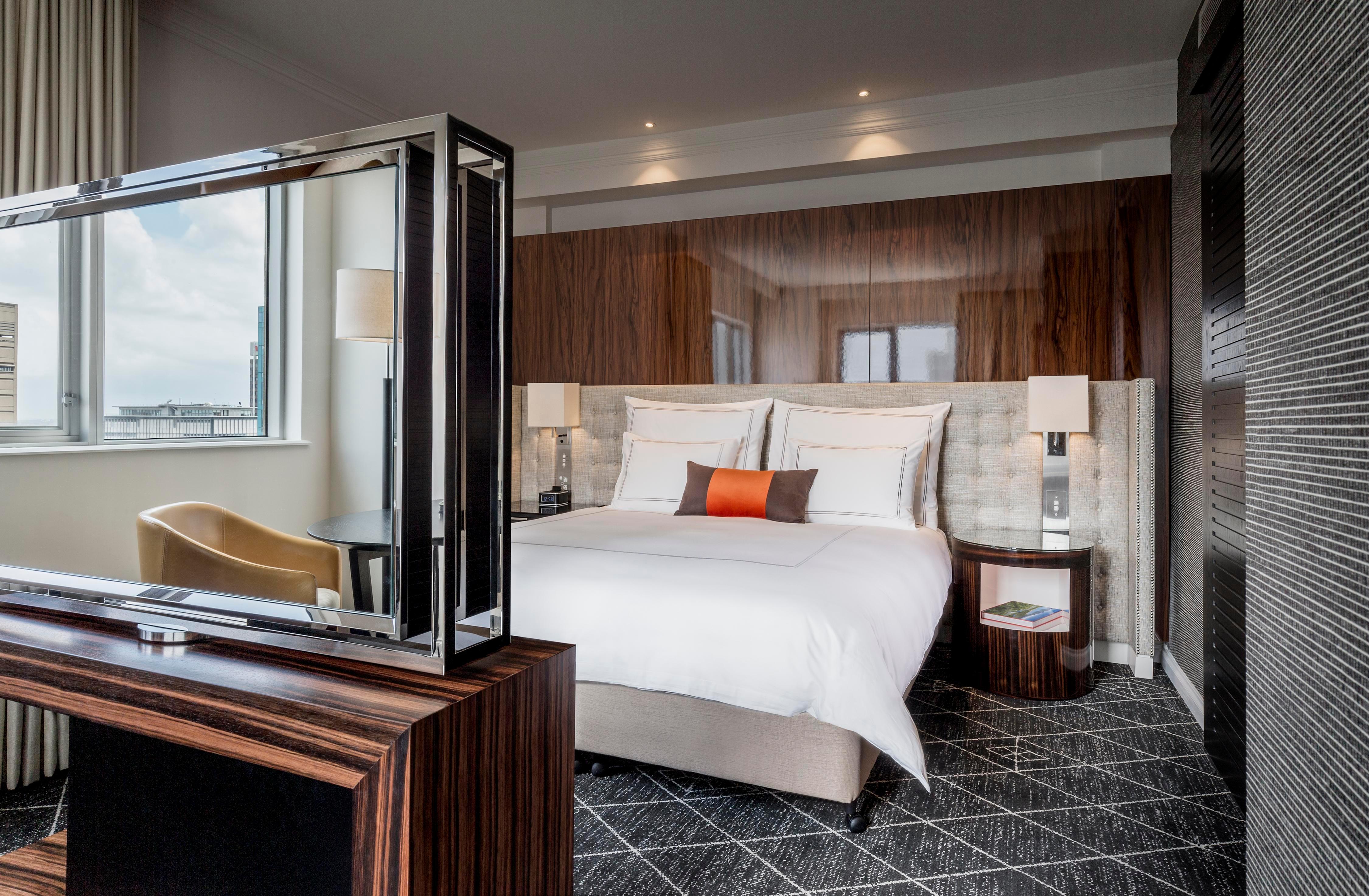Swissotel Sydney - Tap to explore photos