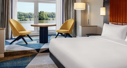 Hilton Vienna Danube Waterfront Room Type - KING JUNIOR SUITE
