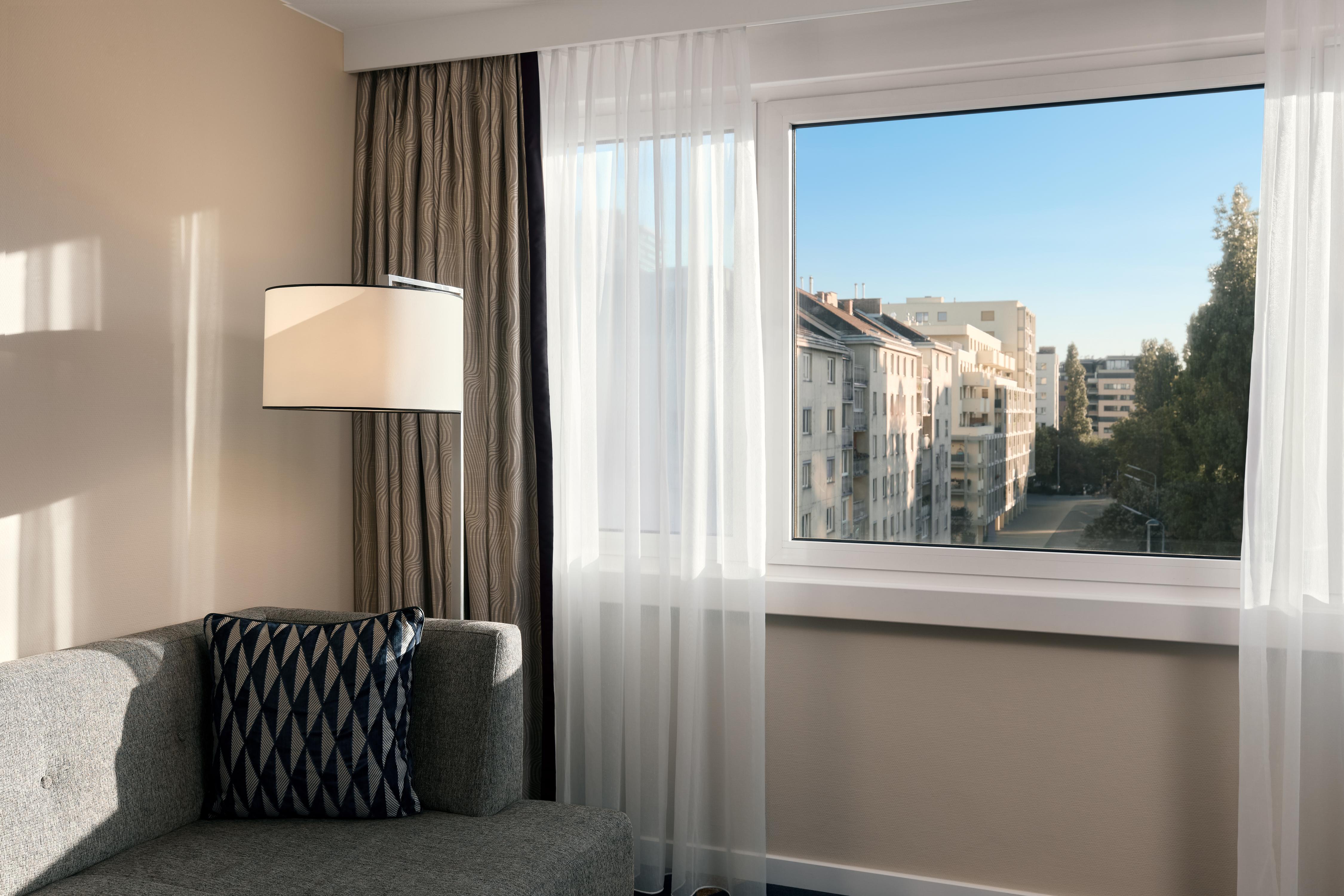 Hilton Vienna Danube Waterfront Room Type - NEW KING GUEST RM