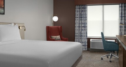 Hilton Garden Inn Westbury Room Type - 1 KING BED
