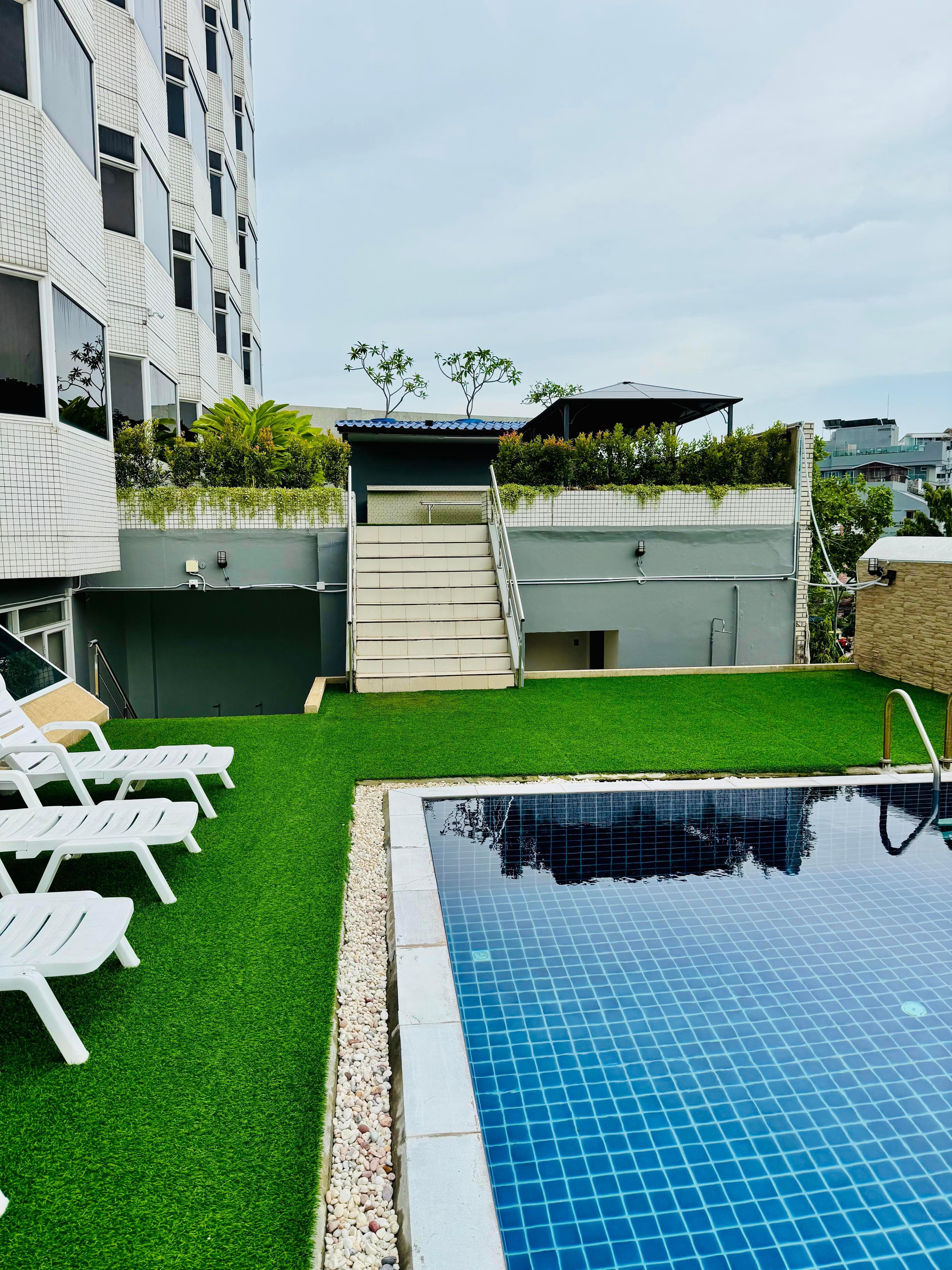 Sun City Hotel Pattaya - Tap to explore photos