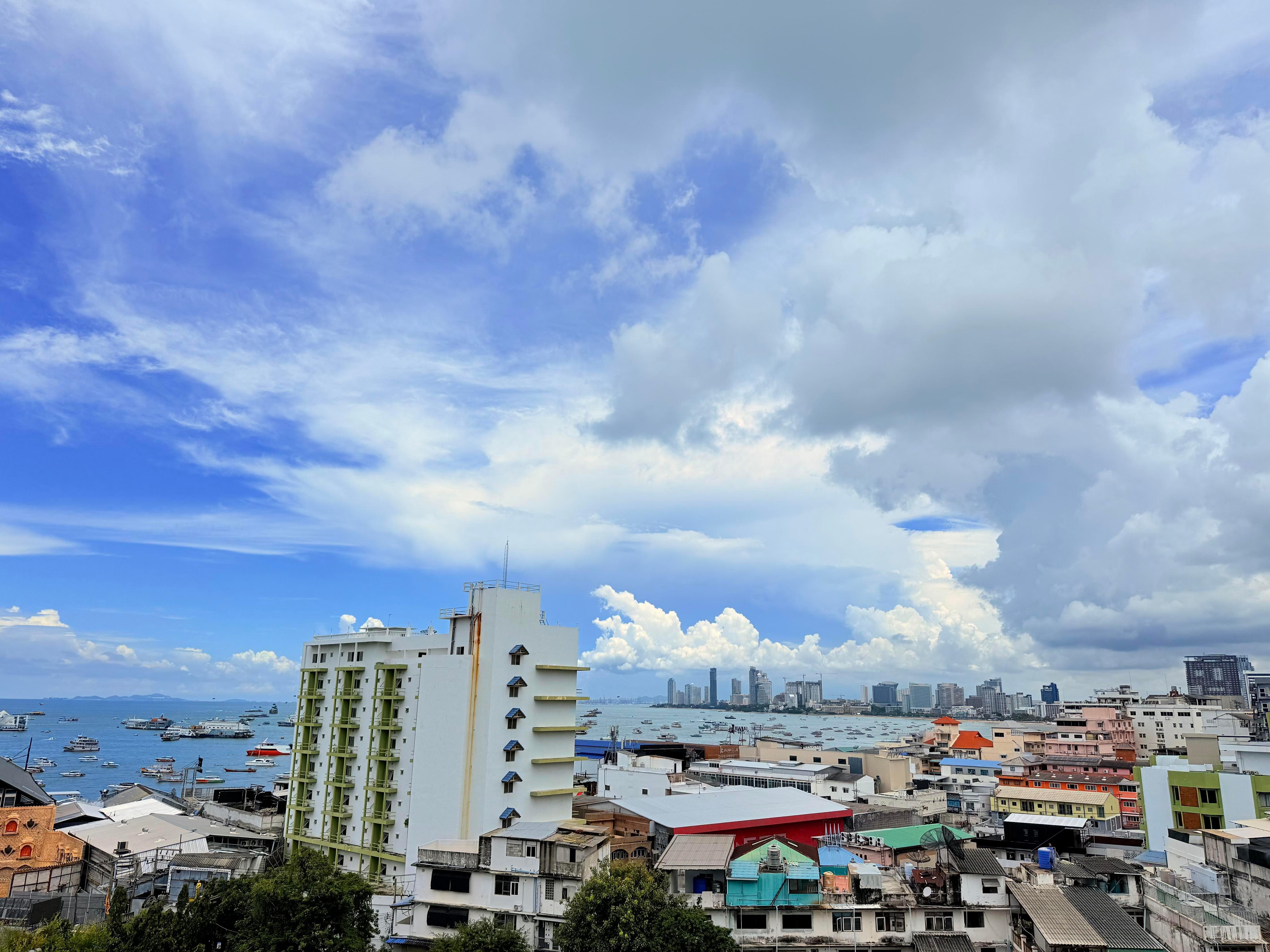 Sun City Hotel Pattaya - Tap to explore photos