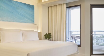 Pullman Pattaya Hotel G Room Type - Family Room, 1 King Size and 1 Bunk Bed, Balcony