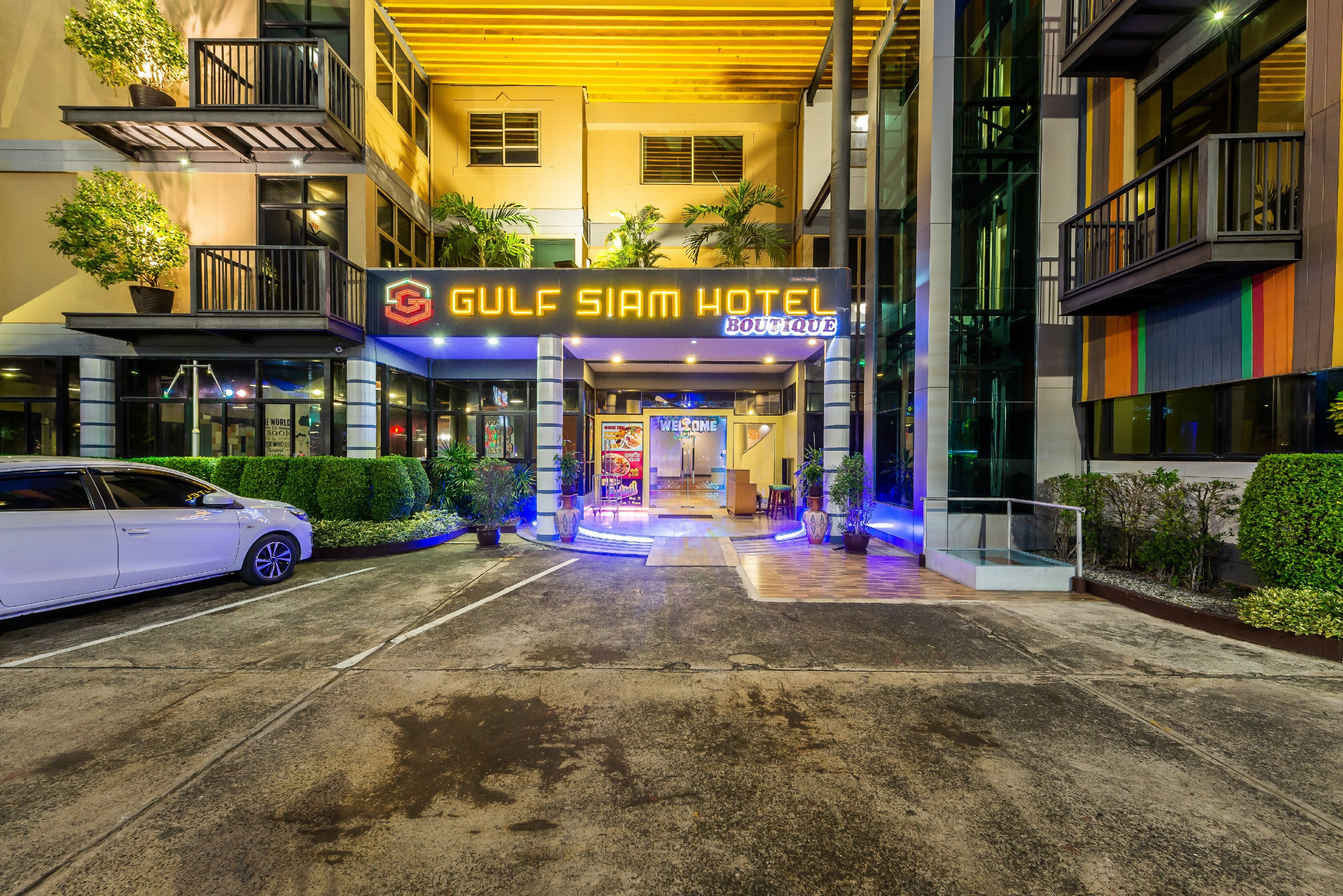 Gulf Siam Hotel & Resort Pattaya - Tap to explore photos