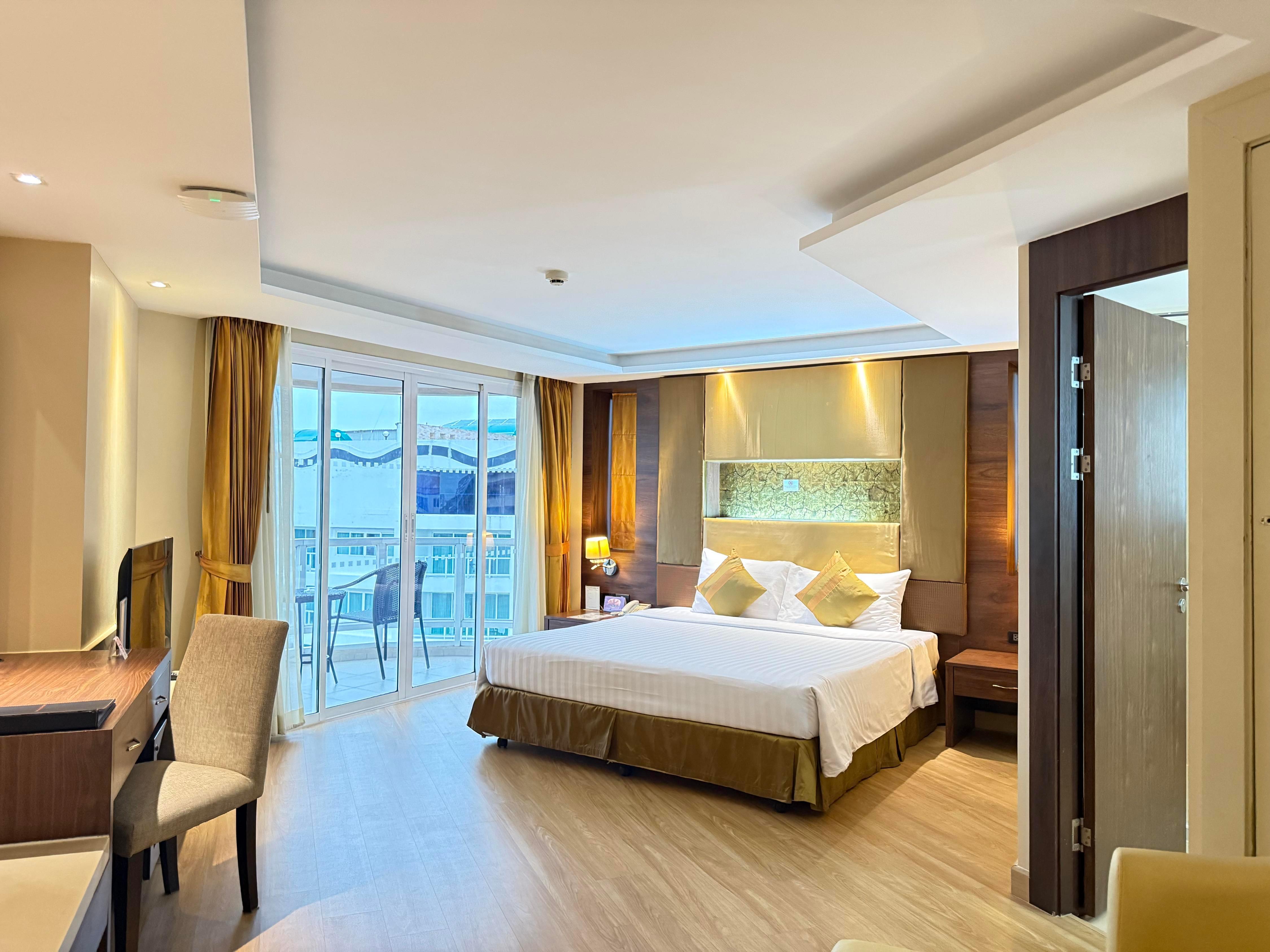 Nova Gold Hotel Room Type - Deluxe Corner King  with Bathtub