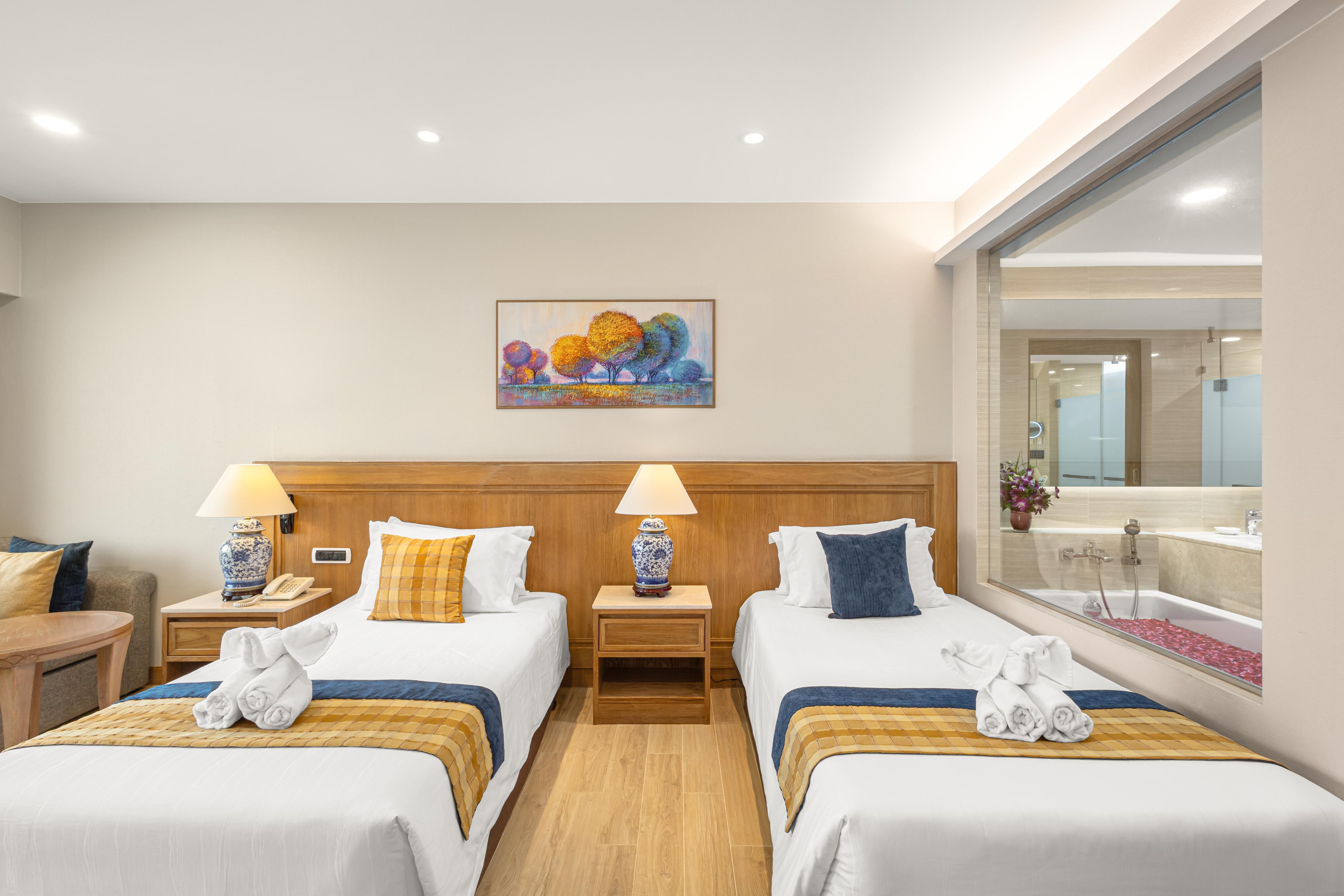 Royal Cliff Beach Hotel Pattaya - Tap to explore photos