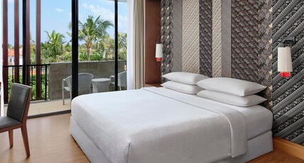Four Points by Sheraton Bali Seminyak Room Type - Deluxe Room, Guest room, 1 King, Balcony Four Points by Sheraton Bali Seminyak Room Type - Deluxe Room, Guest room, 1 King, Balcony