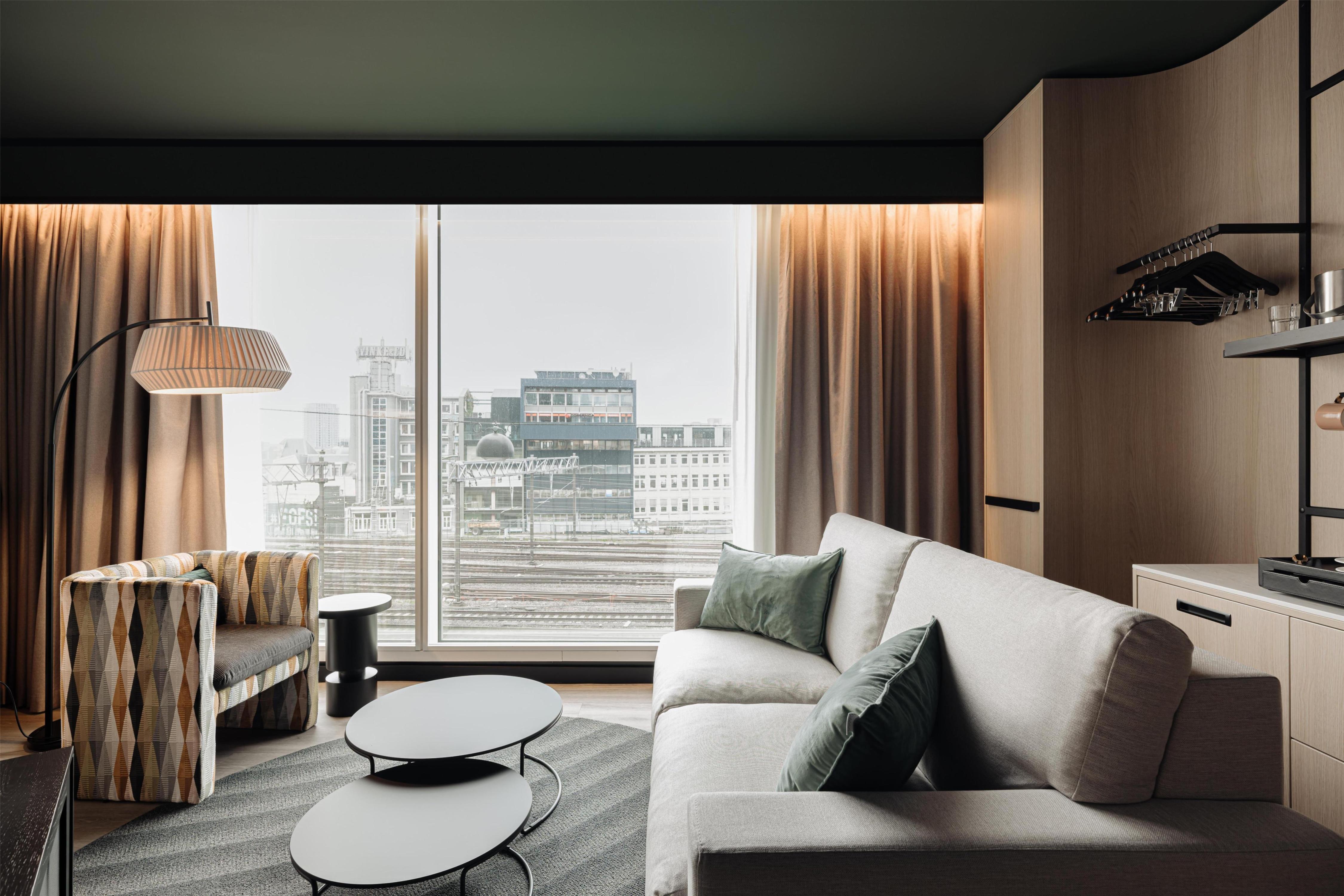 DoubleTree by Hilton Amsterdam Centraal Station Room Type - ONE BEDROOM SUPERIOR SUITE