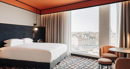 DoubleTree by Hilton Amsterdam Centraal Station Room Type - KING CORNER CITY AND CANAL
