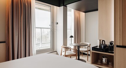 DoubleTree by Hilton Amsterdam Centraal Station Room Type - DELUXE WITH BALCONY