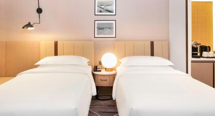 Sheraton Abu Dhabi Hotel & Resort Room Type - Classic Room, Guest room, 2 Twin,  City view