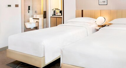 Sheraton Abu Dhabi Hotel & Resort Room Type - Club Room, Club lounge access, Club Guest room, 2 Twin