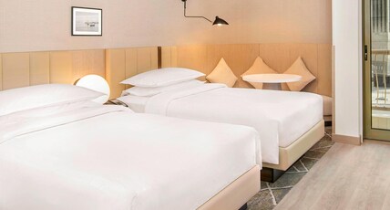 Sheraton Abu Dhabi Hotel & Resort Room Type - Classic Room, Guest room, 2 Twin, Resort view