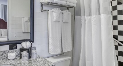 Best Western River North Hotel Room Type - Suite - 1 King 2 Double Beds, Non-Smoking, Two Bedrooms, Sofabed, Living Room, Refrigerator