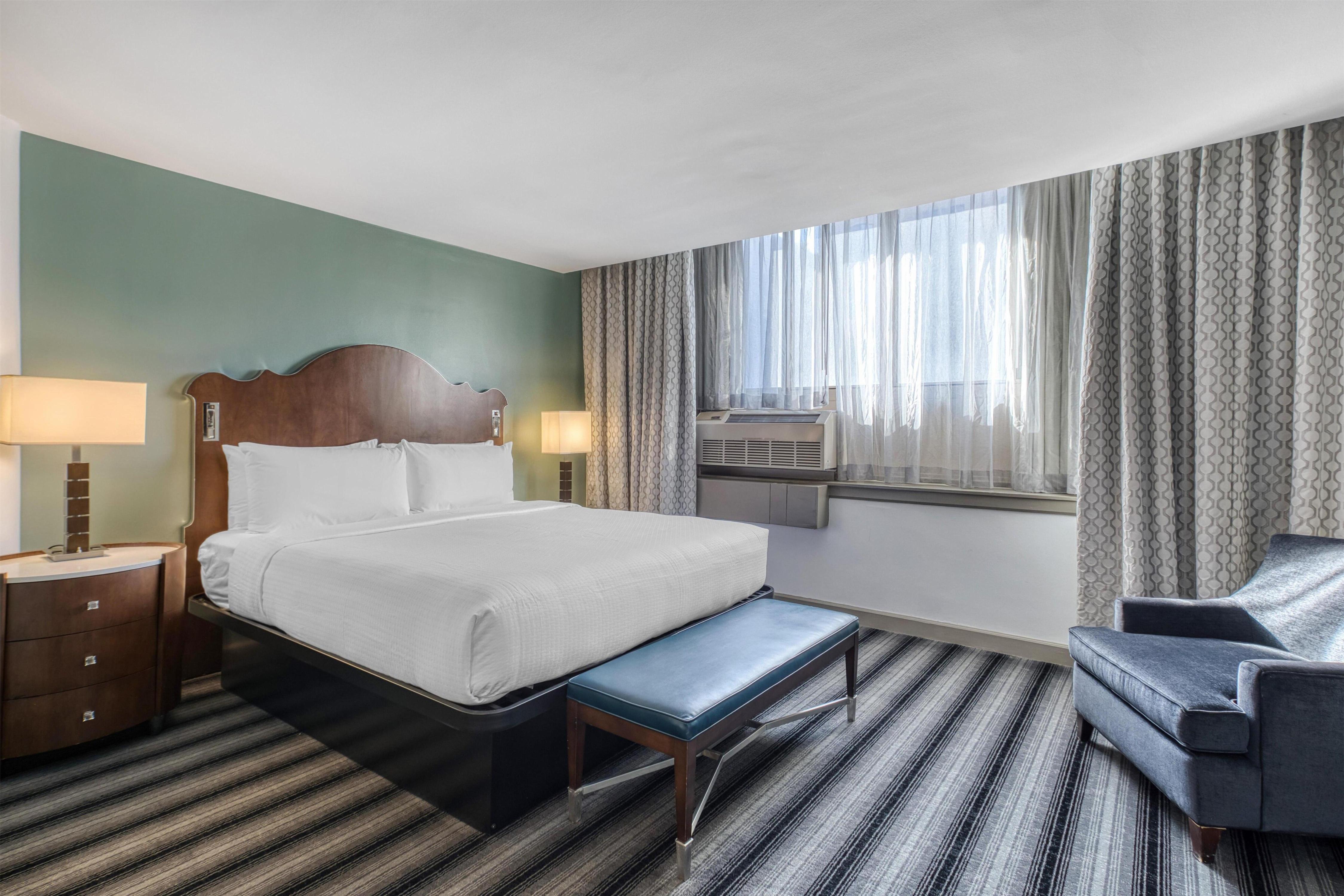 Best Western River North Hotel Room Type - Suite-1 King Bed, Non-Smoking, One Bedroom, Separate Living Area With Sofabed, Refrigerator, High Sp